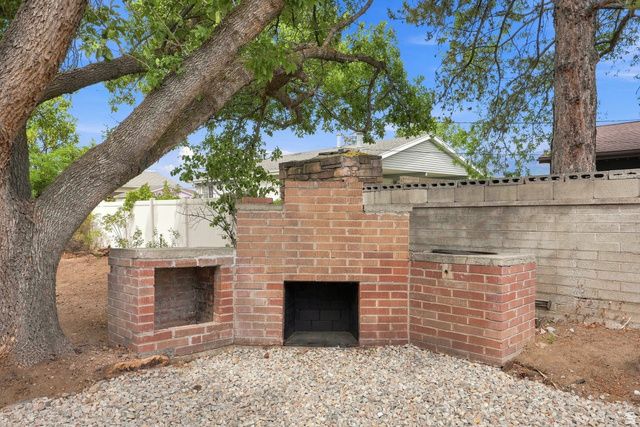 845 E LARKSPUR DR, Sandy, UT 84094
