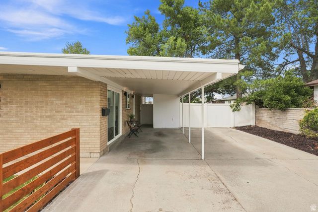 845 E LARKSPUR DR, Sandy, UT 84094