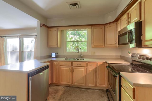36 BROWNSTONE DR, Hershey, PA 17033