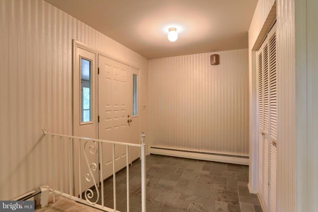 36 BROWNSTONE DR, Hershey, PA 17033