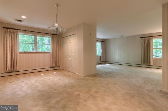 36 BROWNSTONE DR, Hershey, PA 17033