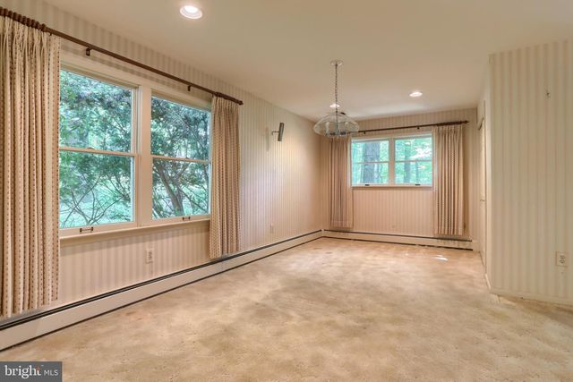 36 BROWNSTONE DR, Hershey, PA 17033