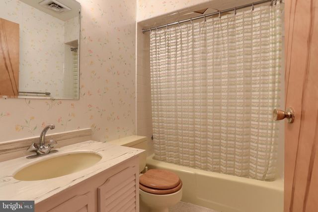 36 BROWNSTONE DR, Hershey, PA 17033