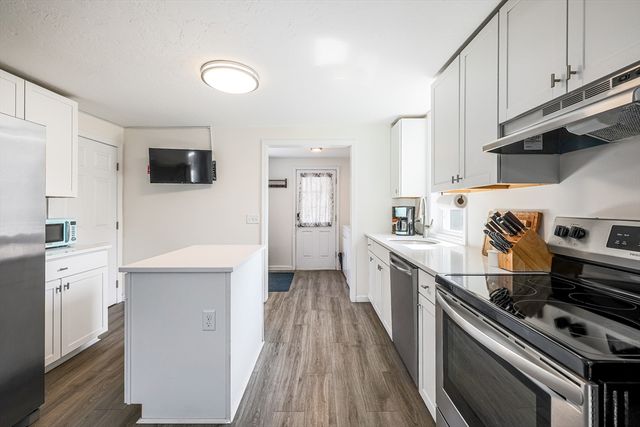 17 Temple St, Palmer, MA 01069