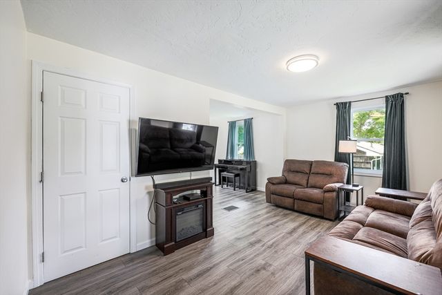 17 Temple St, Palmer, MA 01069