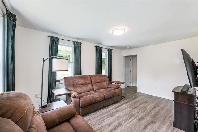 17 Temple St, Palmer, MA 01069