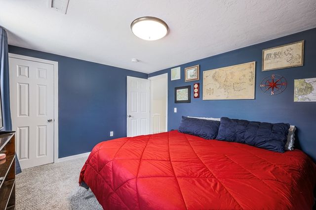 17 Temple St, Palmer, MA 01069