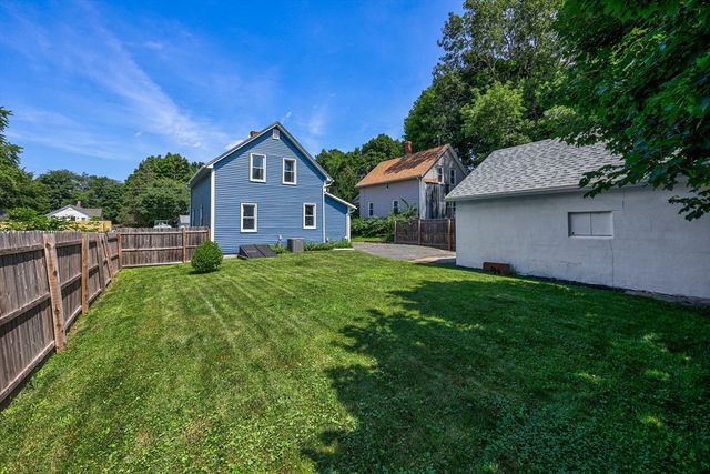 17 Temple St, Palmer, MA 01069