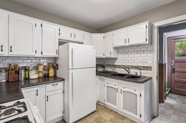 629 Lexington Parkway N, Saint Paul, MN 55104