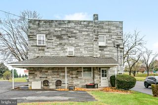 218 S SPORTING HILL RD #B, Mechanicsburg, PA 17050