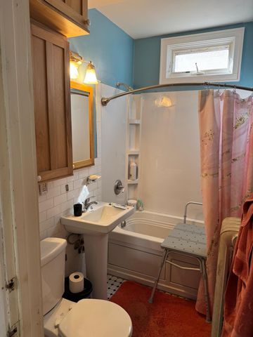 1438 Stanford Avenue, Saint Paul, MN 55105