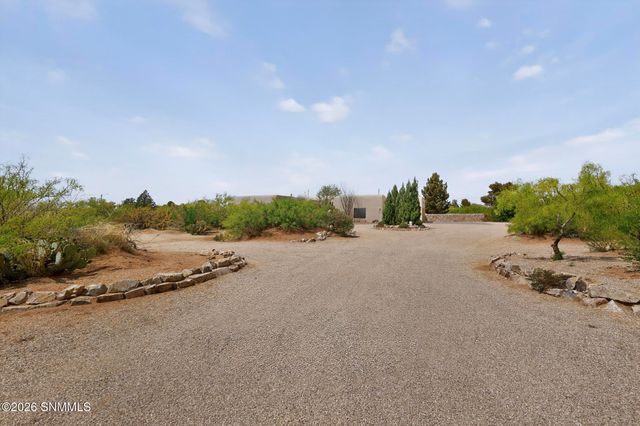 5875 N Jornada Road, Las Cruces, NM 88012