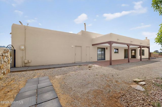 5875 N Jornada Road, Las Cruces, NM 88012