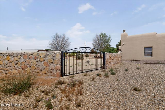 5875 N Jornada Road, Las Cruces, NM 88012