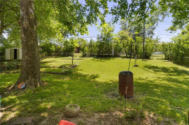 1729 N McCoy Street, Independence, MO 64050