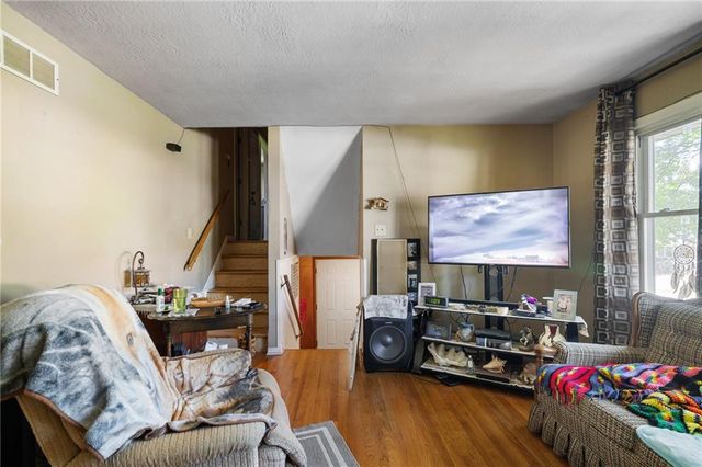 1729 N McCoy Street, Independence, MO 64050