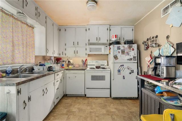1729 N McCoy Street, Independence, MO 64050