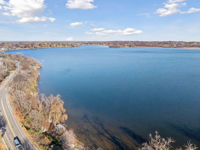 3961 White Oak Lane, Chanhassen, MN 55331