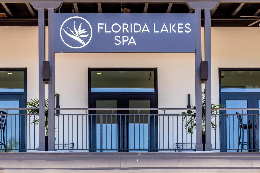 Image 90 of property listing at 17655 OPAL SAND DRIVE 203, Venice, FL 34293