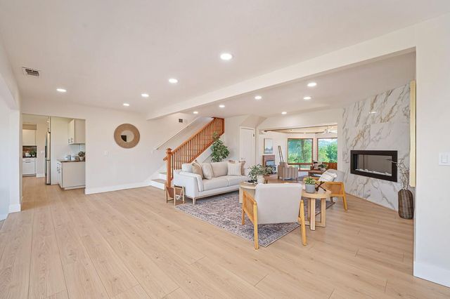 2495 Meadow Creek Rd, Lincoln, CA 95648