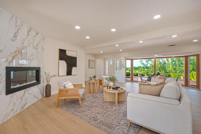 2495 Meadow Creek Rd, Lincoln, CA 95648