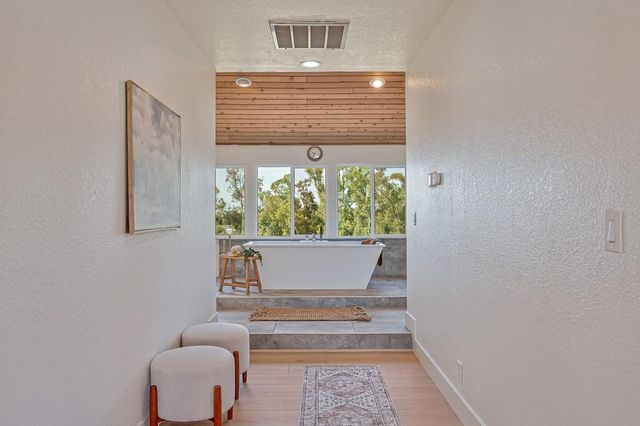 2495 Meadow Creek Rd, Lincoln, CA 95648