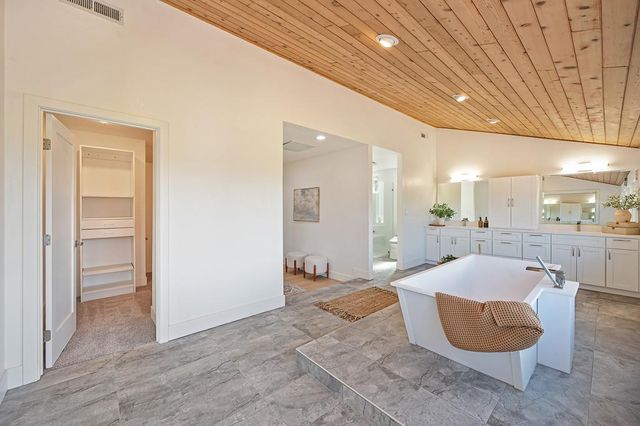 2495 Meadow Creek Rd, Lincoln, CA 95648