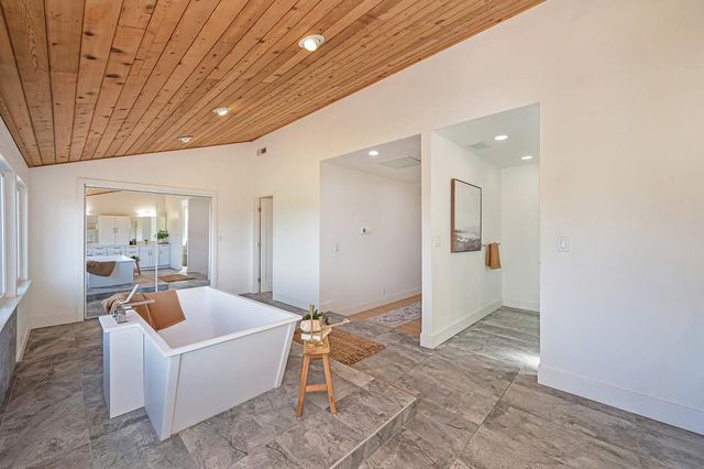 2495 Meadow Creek Rd, Lincoln, CA 95648
