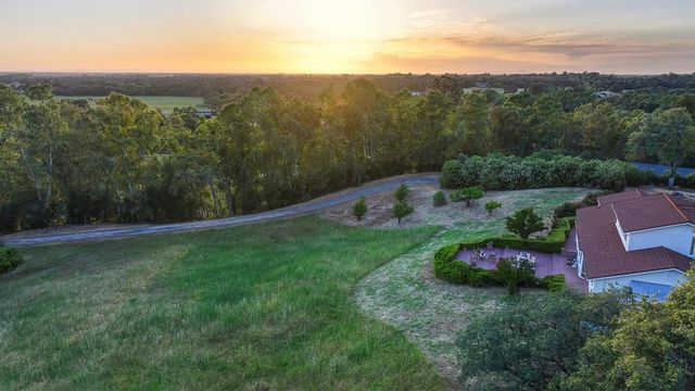 2495 Meadow Creek Rd, Lincoln, CA 95648