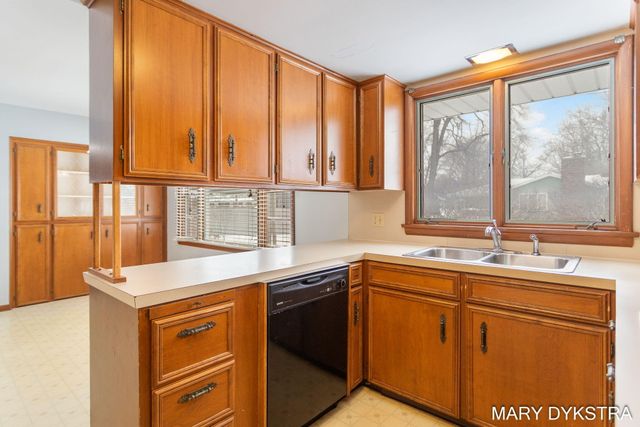 409 W Lakewood Boulevard, Holland, MI 49424