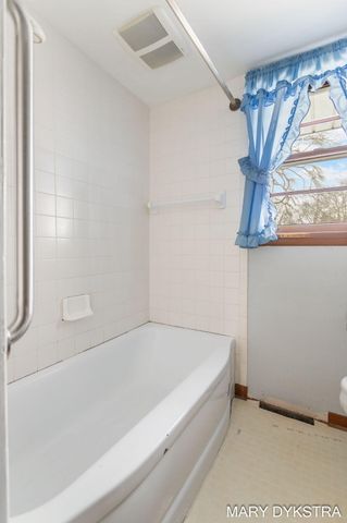 409 W Lakewood Boulevard, Holland, MI 49424