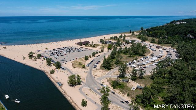 409 W Lakewood Boulevard, Holland, MI 49424