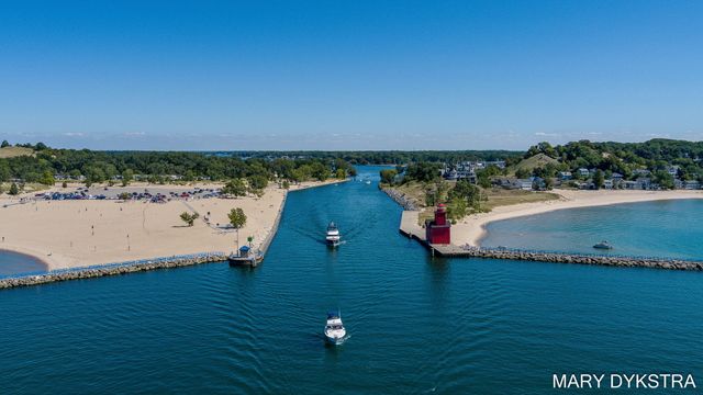 409 W Lakewood Boulevard, Holland, MI 49424
