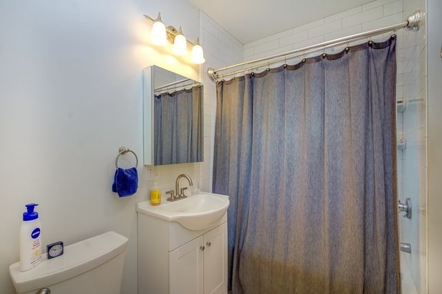 222 Lowell Ave 2, Newton, MA 02460