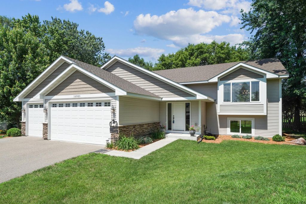 16989 W Side Drive, Credit River Twp, MN 55372