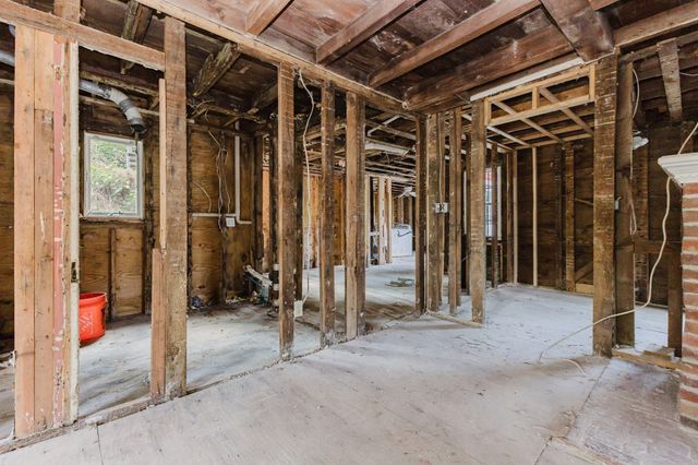 166 Hull St, Hingham, MA 02043