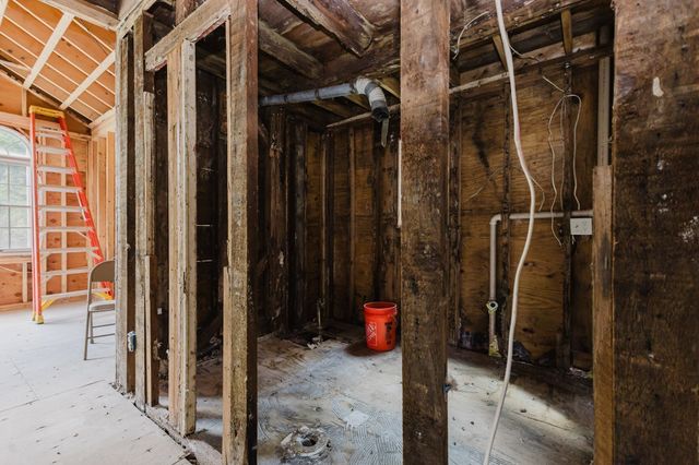 166 Hull St, Hingham, MA 02043