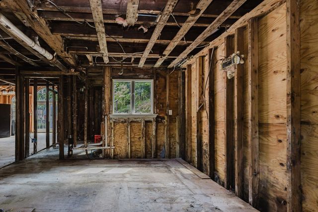 166 Hull St, Hingham, MA 02043