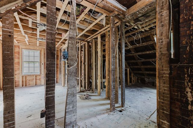 166 Hull St, Hingham, MA 02043