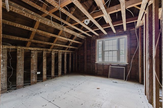 166 Hull St, Hingham, MA 02043