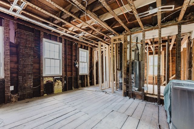 166 Hull St, Hingham, MA 02043