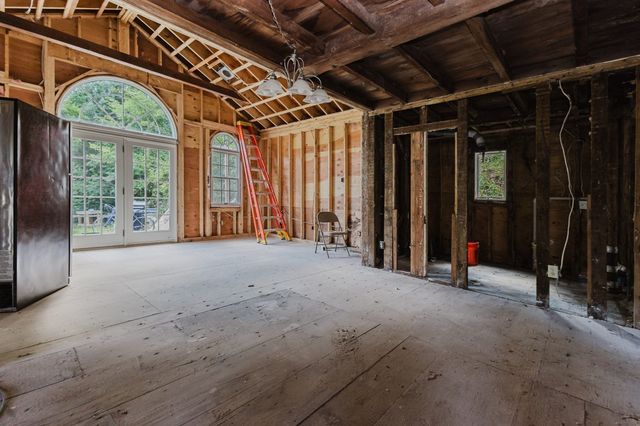 166 Hull St, Hingham, MA 02043