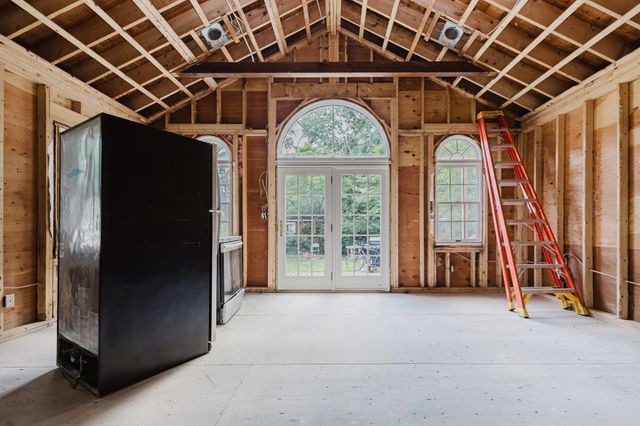 166 Hull St, Hingham, MA 02043