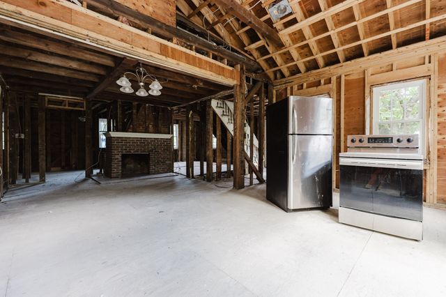 166 Hull St, Hingham, MA 02043