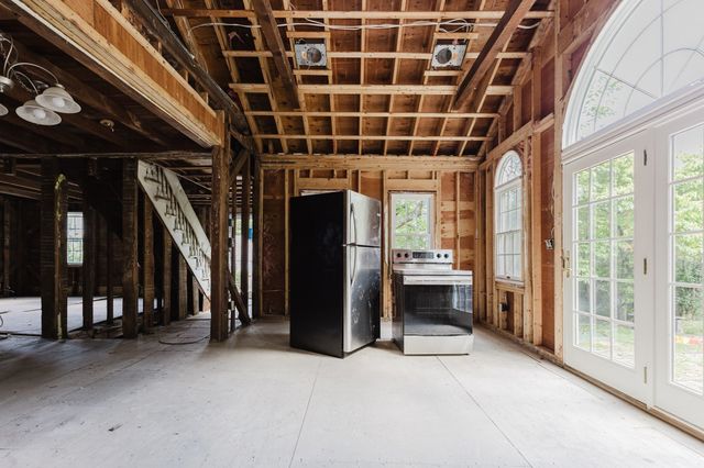 166 Hull St, Hingham, MA 02043