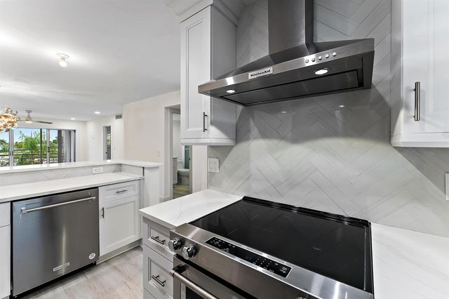 29 Yacht Club Drive 407, North Palm Beach, FL 33408