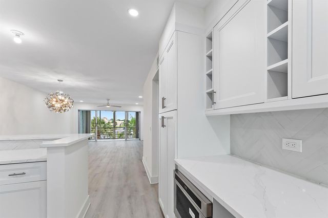 29 Yacht Club Drive 407, North Palm Beach, FL 33408