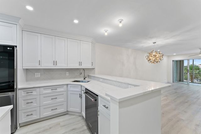 29 Yacht Club Drive 407, North Palm Beach, FL 33408