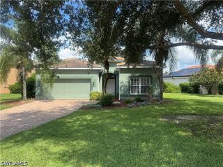 2673 Fishtail Palm CT, Naples, FL 34120