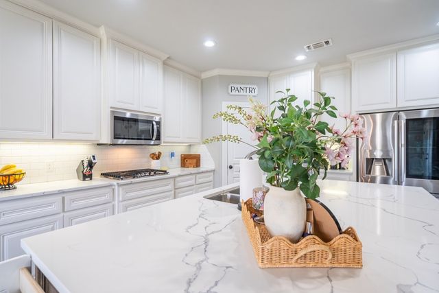 1208 Desert Rose Dr, Midland, TX 79705